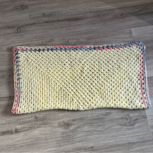 New Handmade Crochet Pastel Yellow Granny Square Blanket - Picture 6 of 14